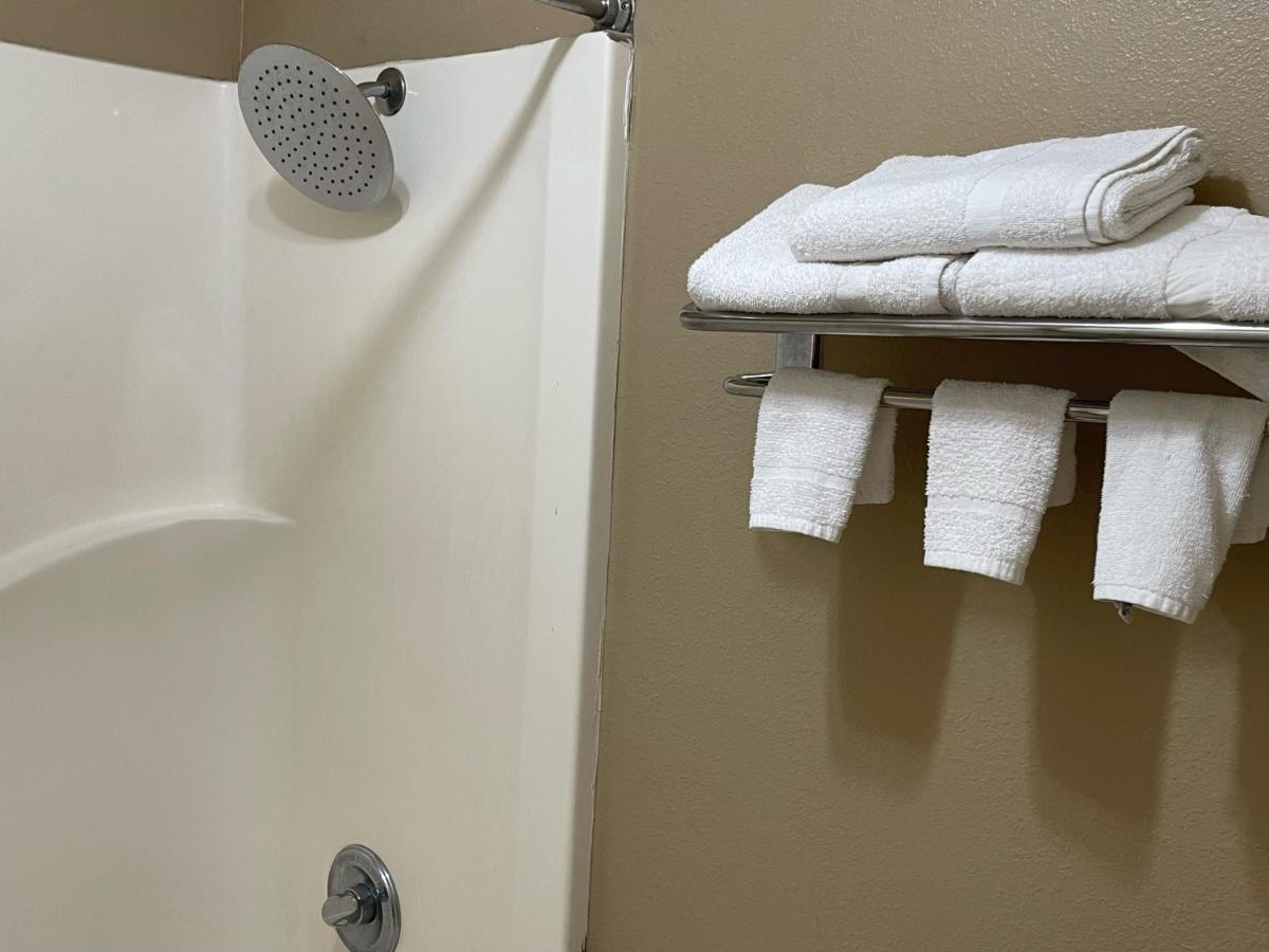 Best Budget Inn Bastrop Экстерьер фото